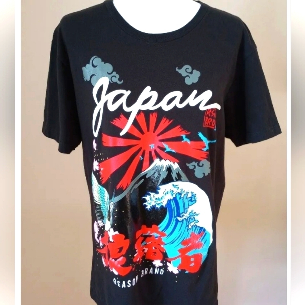 🎏 NWT JAPAN VIBRANT TSHIRT